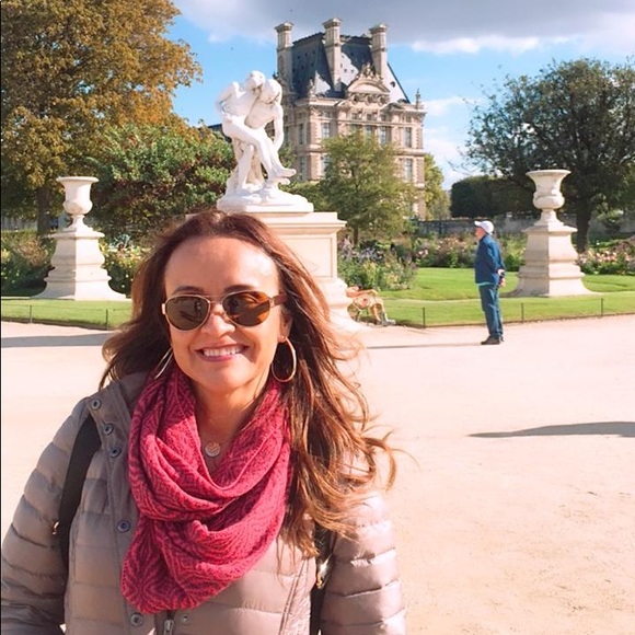 Meet your Posher Lita - Picture 3 of 5